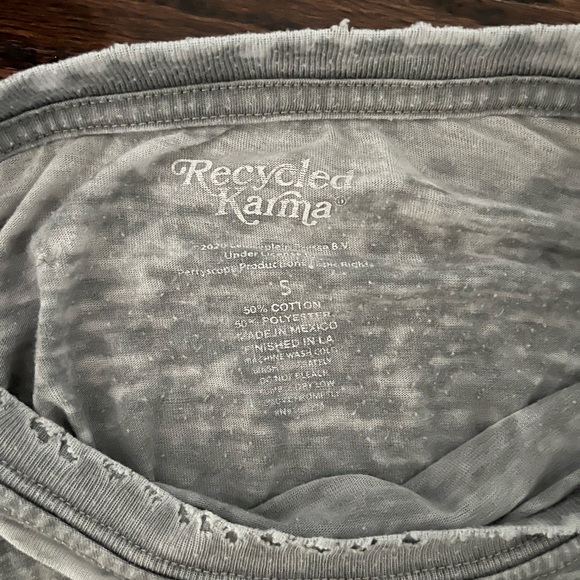 Recycled Karma - AC/DC Black Lightning Bolt T-Shirt - Picture 6 of 6